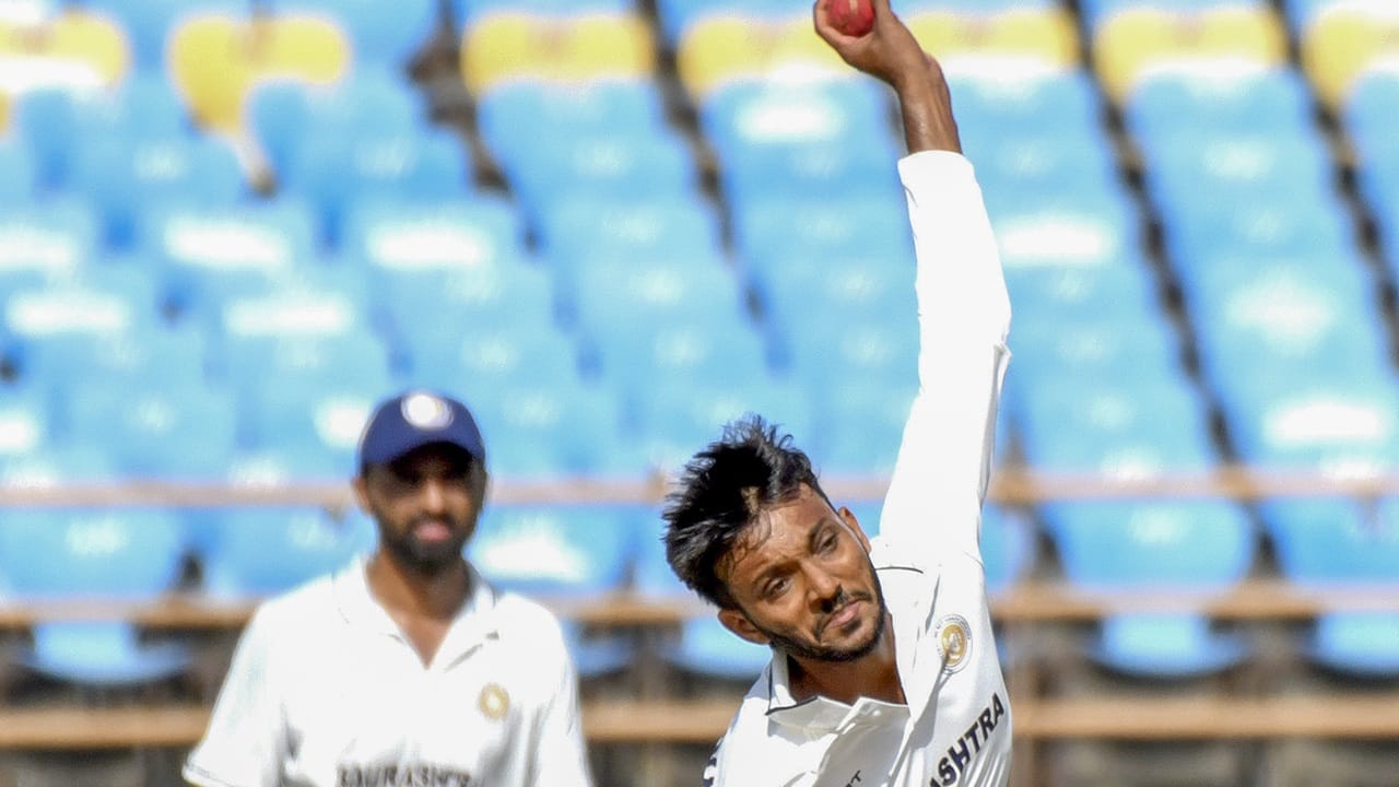 രാജസ്ഥാന്‍ റോയല്‍സിലൂടെ ശ്രദ്ധേയനായ താരമാണ് ചേതന്‍ സക്കറിയ. വിവിധ സീസണുകളിലായി മൂന്ന് ഫ്രാഞ്ചെസികള്‍ക്കു വേണ്ടി കളിച്ചു. ഇത്തവണ അണ്‍സോള്‍ഡായി (Image Credits: PTI)