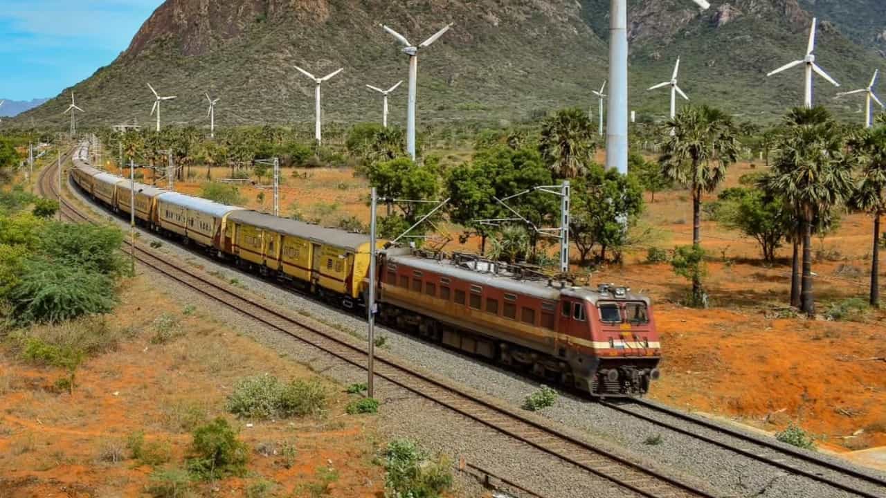 Railway Update: ക്രിസ്തുമസ് - പുതുവത്സര സ്പെഷ്യൽ ട്രെയിനുകൾ വീണ്ടും; വിവിധ സ്റ്റേഷനുകളിലേക്ക് സർവീസ്