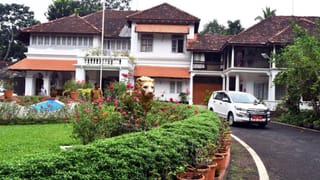 Rahul Mamkootathil Absconding: രാഹുൽ മാങ്കൂട്ടത്തിൽ മുങ്ങിയത് നടിയുടെ ചുവന്ന പോളോ കാറില്‍? വ്യാപക തിരച്ചിൽ