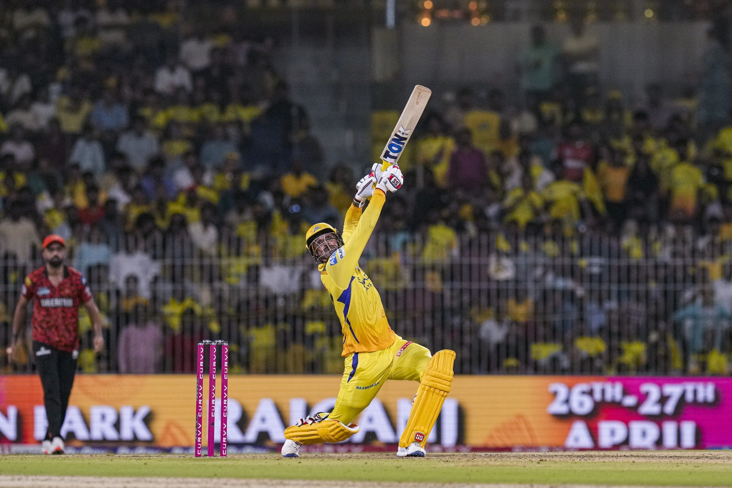 ഐപിഎല് 2026 താരലേലത്തില് അണ്സോള്ഡായ അഞ്ച് പ്രമുഖ ഇന്ത്യന് താരങ്ങളെ നോക്കാം. ദീപക് ഹൂഡയാണ് ഇതില് പ്രധാനി. സംശയാസ്പദമായ ബൗളിങ് ആക്ഷനുള്ള താരങ്ങളുടെ പട്ടികയില് ഉള്പ്പെട്ടത് ഹൂഡയ്ക്ക് തിരിച്ചടിയായെന്ന് കരുതുന്നു (Image Credits: PTI)