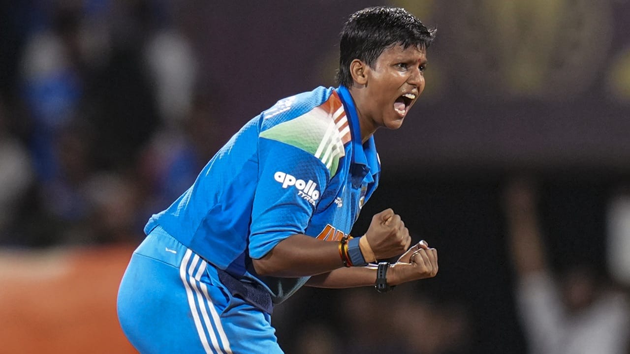 വനിതാ രാജ്യാന്തര ക്രിക്കറ്റില്‍ എല്ലാ ഫോര്‍മാറ്റുകളിലുമായി ഏറ്റവും കൂടുതല്‍ വിക്കറ്റുകള്‍ നേടുന്ന മൂന്നാമത്തെ താരമായും ദീപ്തി മാറി. എല്ലാ ഫോര്‍മാറ്റുകളിലുമായി ദീപ്തി 333 വിക്കറ്റുകള്‍ നേടിയിട്ടുണ്ട്  (Image Credit: PTI)