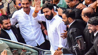 Aju Varghese: അജു വർഗീസ് ഇന്നസെൻ്റും നെടുമുടി വേണുവും ഒഴിച്ചിട്ട ശൂന്യത നികത്തുന്നു; സർവ്വം മായയിൽ അത് കാണാമെന്ന് അഖിൽ സത്യൻ