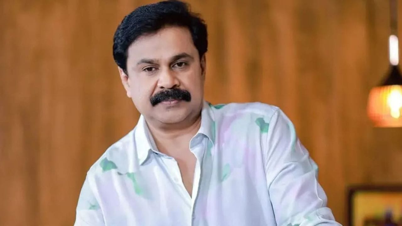 

നടി ആക്രമിക്കപ്പെട്ട സംഭവത്തിൽ കഴിഞ്ഞ ദിവസം ആണ് വിധി വന്നത്. എട്ടു വർഷത്തെ നിയമ പോരാട്ടത്തിന് ഒടുവിലാണ് ഡിസംബർ എട്ടിന് വിധി വന്നത്. കുറ്റവിമുക്തൻ ആയതിനു പിന്നാലെ മുൻ ഭാര്യ മഞ്ജുവാര്യർക്കെതിരെയും അന്ന് കേസ് അന്വേഷിച്ച പോലീസ് ഉദ്യോഗസ്ഥർക്കെതിരെയും ഗുരുതരമായ ആരോപണങ്ങളാണ് ദിലീപ് ഉന്നയിച്ചത്. (photo: facebook/instagram)
