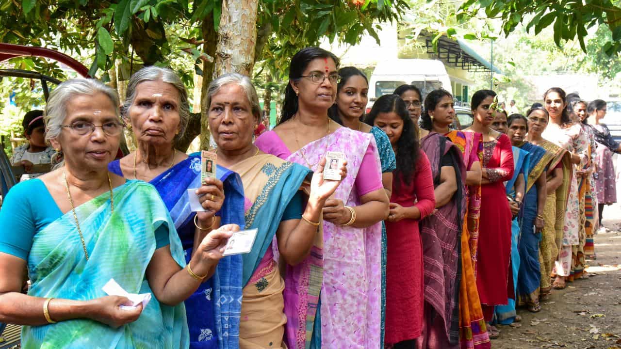 Kerala Local Body Election Results: നെഞ്ചിടിപ്പോടെ കേരളം; ആരെല്ലാം വാഴും, വോട്ടെണ്ണൽ ആവേശത്തിൽ സംസ്ഥാനം Kerala Local Body Election Results: നെഞ്ചിടിപ്പോടെ കേരളം; ആരെല്ലാം വാഴും, വോട്ടെണ്ണൽ ആവേശത്തിൽ സംസ്ഥാനം