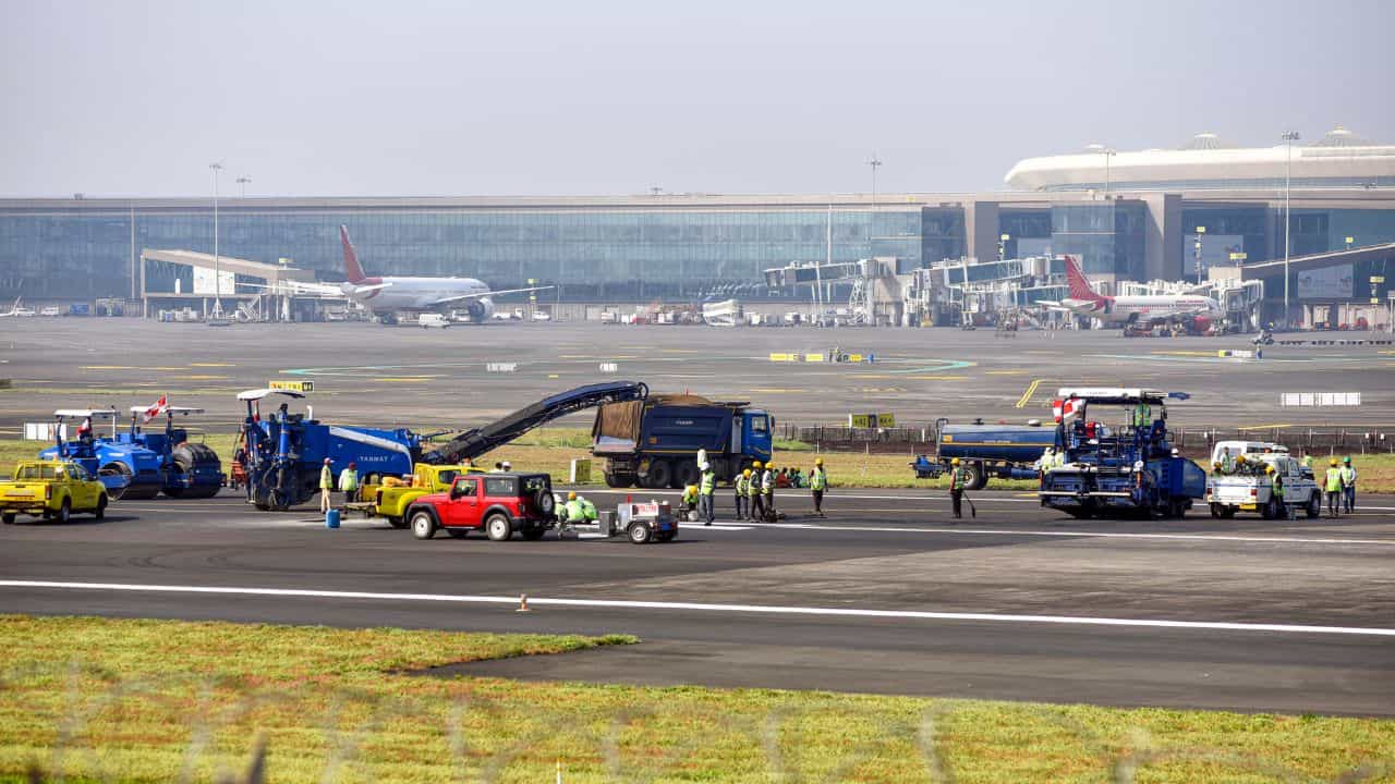 Emirates Flight Bomb Threat: ഹൈദരാബാദിലെത്തിയ എമിറേറ്റ് വിമാനത്തിന് ബോംബ് ഭീഷണി; യാത്രക്കാരെ പുറത്തിറക്കി പരിശോധന