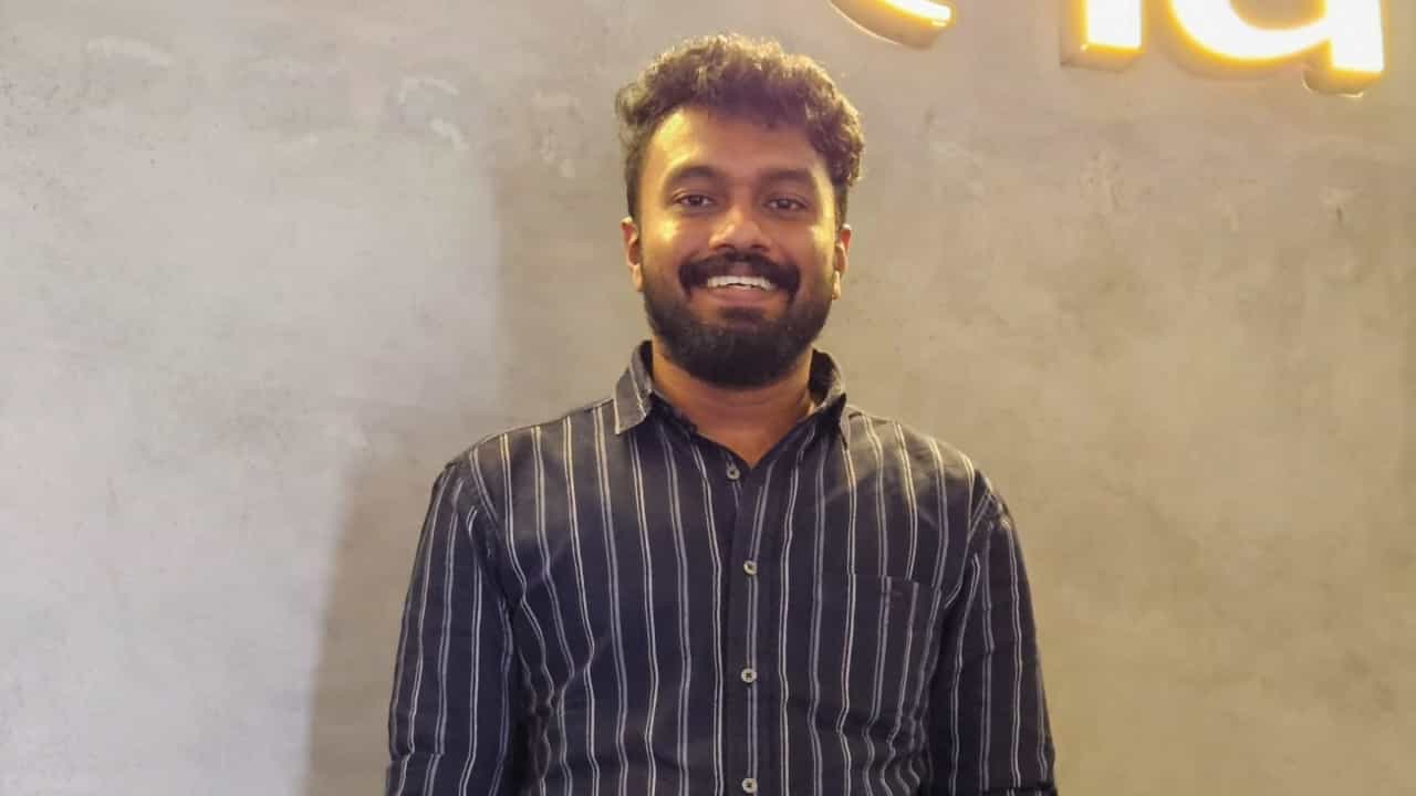 Kerala Local Body Election Result 2025: അടൂരിൽ അടിതെറ്റി ഫെന്നി നൈനാൻ; തിരിച്ചടിയായത് രാഹുലിൻ്റെ വലങ്കൈ പരിവേഷം? Kerala Local Body Election Result 2025: അടൂരിൽ അടിതെറ്റി ഫെന്നി നൈനാൻ; തിരിച്ചടിയായത് രാഹുലിൻ്റെ വലങ്കൈ പരിവേഷം?