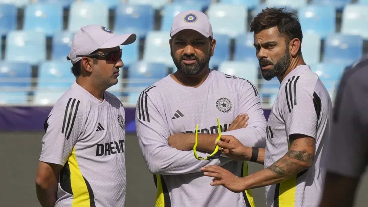 BCCI: റോ-കോയും ഗംഭീറും തമ്മില് അകല്ച്ച, ടീമിനുള്ളില് പ്രശ്നങ്ങള്? നിര്ണായക യോഗം ചേരാന് ബിസിസിഐ BCCI: റോ-കോയും ഗംഭീറും തമ്മില് അകല്ച്ച, ടീമിനുള്ളില് പ്രശ്നങ്ങള്? നിര്ണായക യോഗം ചേരാന് ബിസിസിഐ