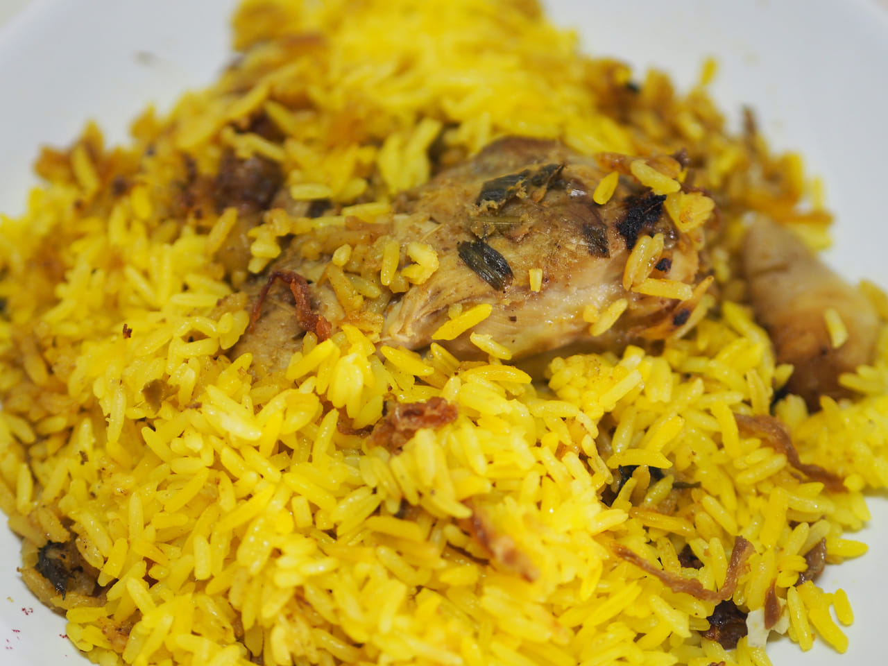 ഇന്ന് വിപണിയിൽ ബിരിയാണിയുടെ പല തരത്തിലുള്ള ഇൻസ്റ്റന്റ് മസാലകൾ ലഭ്യമാണെങ്കിലും വീട്ടിൽ വീട്ടില്‍ തന്നെയുണ്ടാക്കുന്ന ഫ്രഷ് ബിരിയാണി മസാല ചേർത്ത് തയ്യാറാക്കുന്ന ബിരിയാണിക്ക് പ്രത്യേകം രൂചിയാണ്.  അത്തരത്തിൽ ഒരു മസാലക്കൂട്ട് പരിചയപ്പെട്ടാലോ?