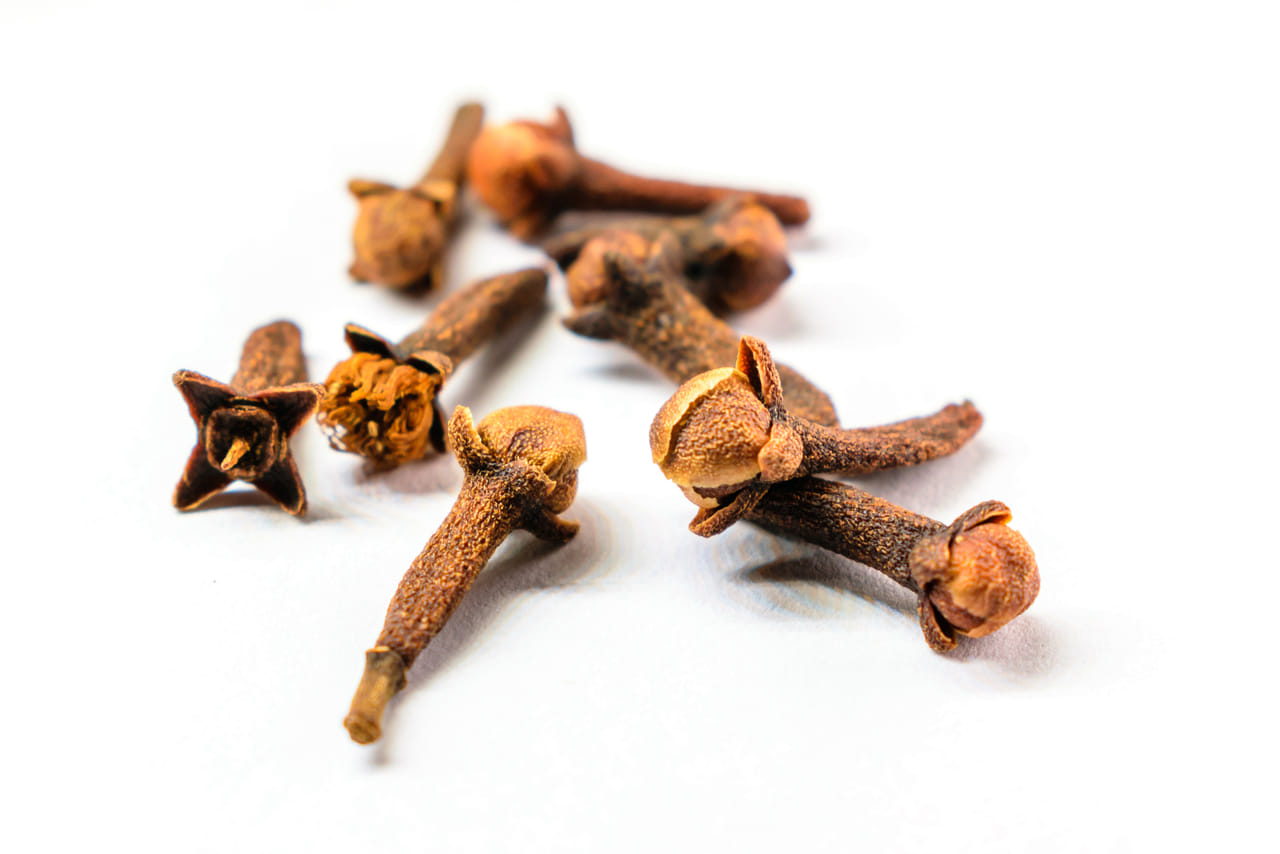 രക്തത്തിലെ പഞ്ചസാരയുടെ: ഗ്രാമ്പൂ ഇൻസുലിൻ പ്രവർത്തനം മെച്ചപ്പെടുത്താനും രക്തത്തിലെ പഞ്ചസാരയുടെ അളവ് കുറയ്ക്കാനും സഹായിക്കുന്ന ഒന്നാണ്. അതിനാൽ ഇവ കഴിക്കുന്നത് പ്രമേഹമോ പ്രീ ഡയബറ്റിസോ കൈകാര്യം ചെയ്യുന്ന ആളുകൾക്ക് ഗുണം ചെയ്യും.  (Image Credits: Getty Images)