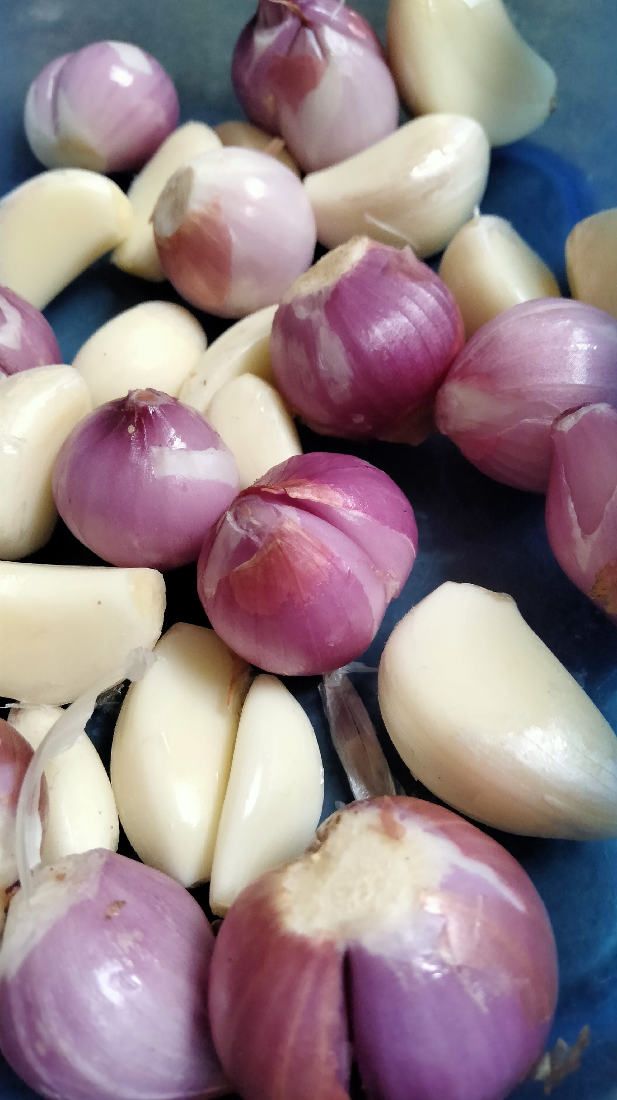 Onion juice or garlic for hair growth