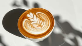 Ghee In Coffee: കാപ്പിയിൽ നെയ്യ് ചേർക്കുന്നതിൻ്റെ രഹസ്യം എന്ത്; ​ഗുണമറിഞ്ഞാൽ ഞെട്ടും...