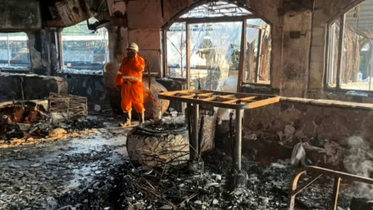 Goa Nightclub Fire: ഗോവ നിശാക്ലബ് തീപിടിത്തം; ജാമ്യാപേക്ഷയുമായി ലുത്ര സഹോദരങ്ങൾ, ഇന്ത്യയിൽ ഉടനെത്തിക്കും Goa Nightclub Fire: ഗോവ നിശാക്ലബ് തീപിടിത്തം; ജാമ്യാപേക്ഷയുമായി ലുത്ര സഹോദരങ്ങൾ, ഇന്ത്യയിൽ ഉടനെത്തിക്കും