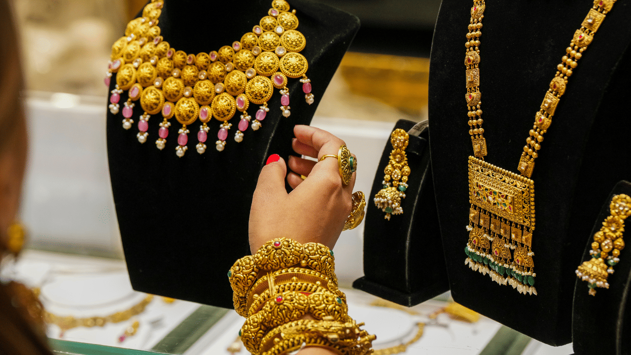 Gold Rate: പൊന്നുമോഹങ്ങൾക്ക് വിട? സ്വർണം ഒരു പവന് ഇത്രയും രൂപ...