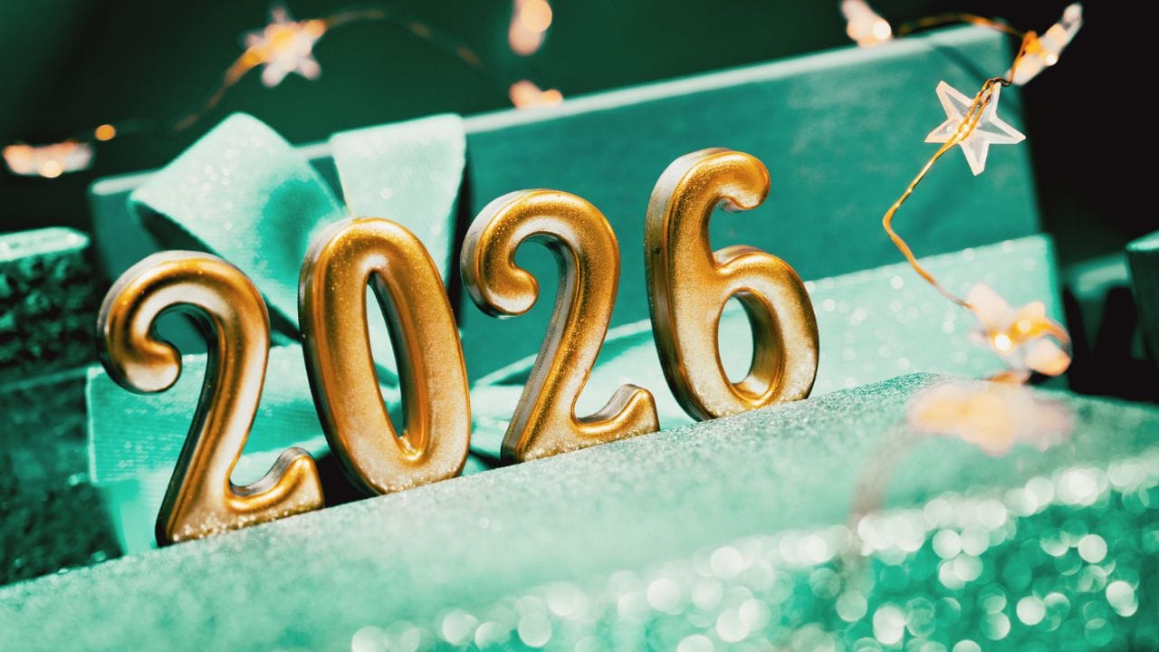 മറ്റൊരു പുതുവത്സരം കൂടി വിരുന്നെത്തിയിരിക്കുകയാണ്. ഓരോ വര്ഷവും കടന്നുവരുന്നത് സന്തോഷവും തോളിലേറിയാണ്. എന്നാല് പിന്നീട് വിവിധ സംഭവവികാസങ്ങള് മനുഷ്യരുടെ ജീവിതത്തിലുണ്ടാകുന്നു. പ്രതിസന്ധികളും വിഷമങ്ങളും സന്തോഷവുമെല്ലാം മാറിമാറി വന്നാലും ഹാപ്പി ന്യൂയര് പറയാതെ എങ്ങനെ പുതുവത്സരം ആഘോഷിക്കും അല്ലേ? 2025 വിടപറഞ്ഞ് 2026 ലേക്ക് പ്രവേശിക്കുമ്പോള് പ്രിയപ്പെട്ടവര്ക്ക് നേരാവുന്ന അതിമനോഹരമായ പുതുവത്സരാശംസകള് നോക്കാം. (Image Credits: Getty Images)