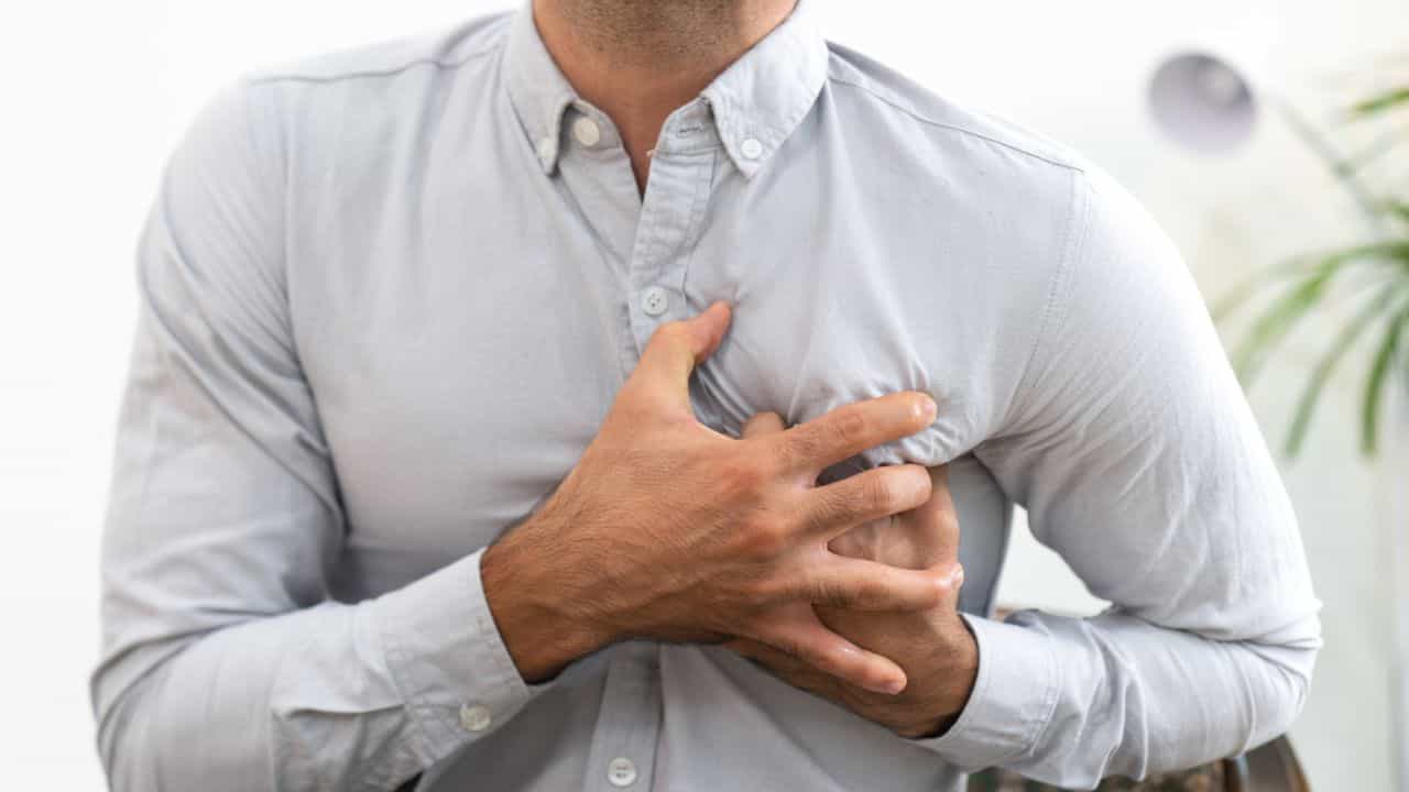 Heart Attacks Symptoms: പെട്ടെന്ന് ശരീരഭാരം വർദ്ധിക്കും, കാലുകളിൽ നീർവീക്കം; ഹൃദയാഘാതത്തിൻ്റെ ലക്ഷണങ്ങളിൽ ഇവയും Heart Attacks Symptoms: പെട്ടെന്ന് ശരീരഭാരം വർദ്ധിക്കും, കാലുകളിൽ നീർവീക്കം; ഹൃദയാഘാതത്തിൻ്റെ ലക്ഷണങ്ങളിൽ ഇവയും