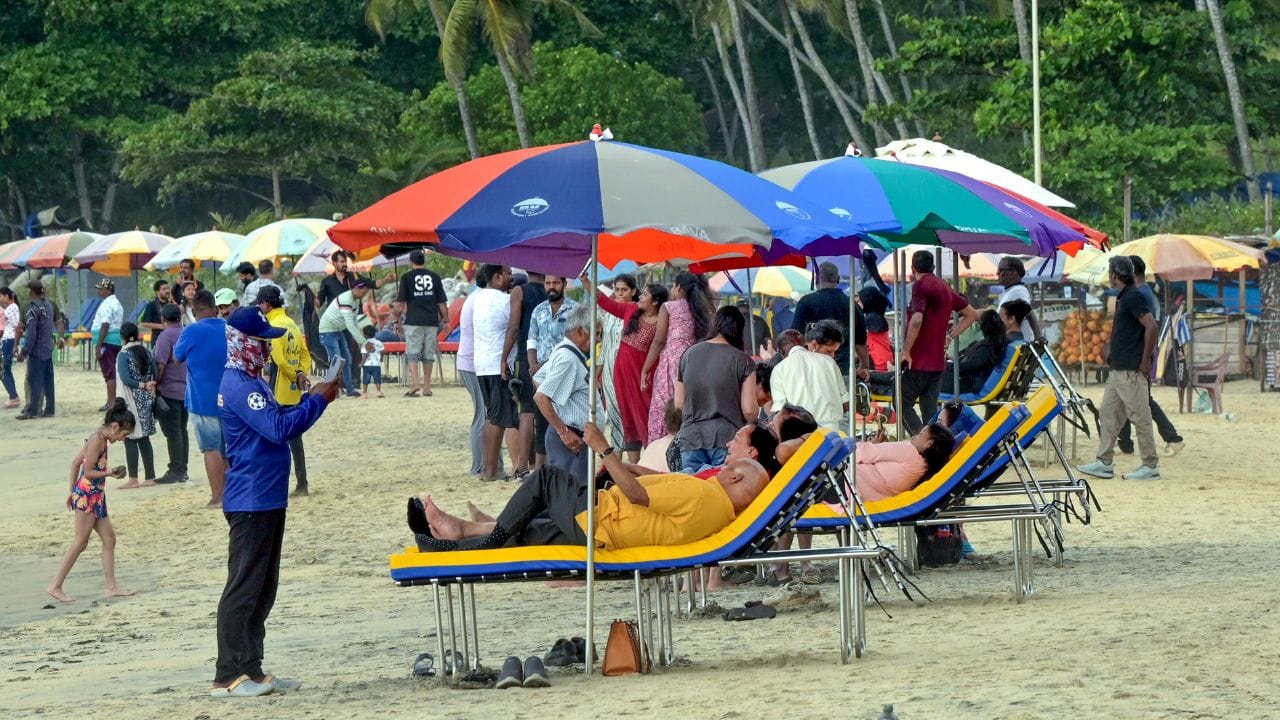 അതേസമയം, സംസ്ഥാനത്തെ വിദ്യാഭ്യാസ സ്ഥാപനങ്ങള്‍ ക്രിസ്മസ് അവധിയ്ക്കായി ഡിസംബര്‍ 23ന് അടയ്ക്കും. ഈ വര്‍ഷം 12 ദിവസമാണ് അവധി. നീണ്ട അവധിയ്ക്ക് ശേഷം ജനുവരി 5നാണ് സ്‌കൂളുകള്‍ വീണ്ടും തുറക്കുന്നത്. 

