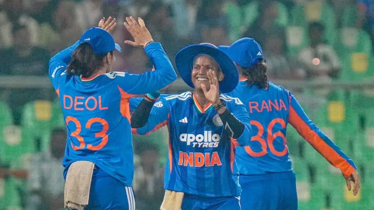 India Women vs Srilanka Women: അഞ്ചാം ടി20യിലും രക്ഷയില്ലാതെ ശ്രീലങ്ക; സ്പിൻ വല നെയ്ത് ഇന്ത്യക്ക് ജയം