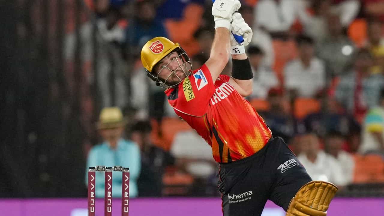 IPL 2026 Auction: നാല് മത്സരം കളിക്കുന്ന ഇംഗ്ലിസിന് 8.6 കോടി; ഡികോക്കിന് ഒരു കോടി: ലേല മണ്ടത്തരങ്ങൾ ഇവ