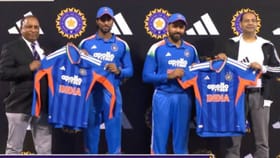 T20 World Cup 2026: 2026 ലോകകപ്പ് ജഴ്സി അവതരിപ്പിച്ച് രോഹിതും തിലകും; പോരെന്ന് ആരാധകർ...