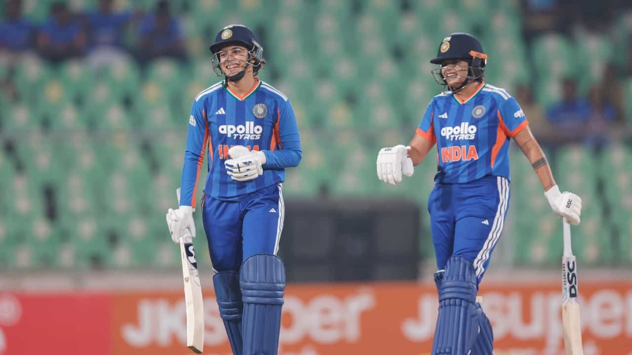 India Women vs Srilanka Women: ഇങ്ങനെ അടിക്കാൻ പാവം തോന്നുന്നില്ലേ?; ഓപ്പണർമാരുടെ ഫിഫ്റ്റിയിൽ ഇന്ത്യക്ക് റെക്കോർഡ് സ്കോർ
