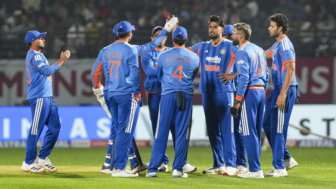 India Vs South Africa: ബൗളര്മാര് മിന്നിച്ചു, പൊരുതിയത് മര്ക്രം മാത്രം; ഇന്ത്യയ്ക്ക് 118 റണ്സ് വിജയലക്ഷ്യം India Vs South Africa: ബൗളര്മാര് മിന്നിച്ചു, പൊരുതിയത് മര്ക്രം മാത്രം; ഇന്ത്യയ്ക്ക് 118 റണ്സ് വിജയലക്ഷ്യം