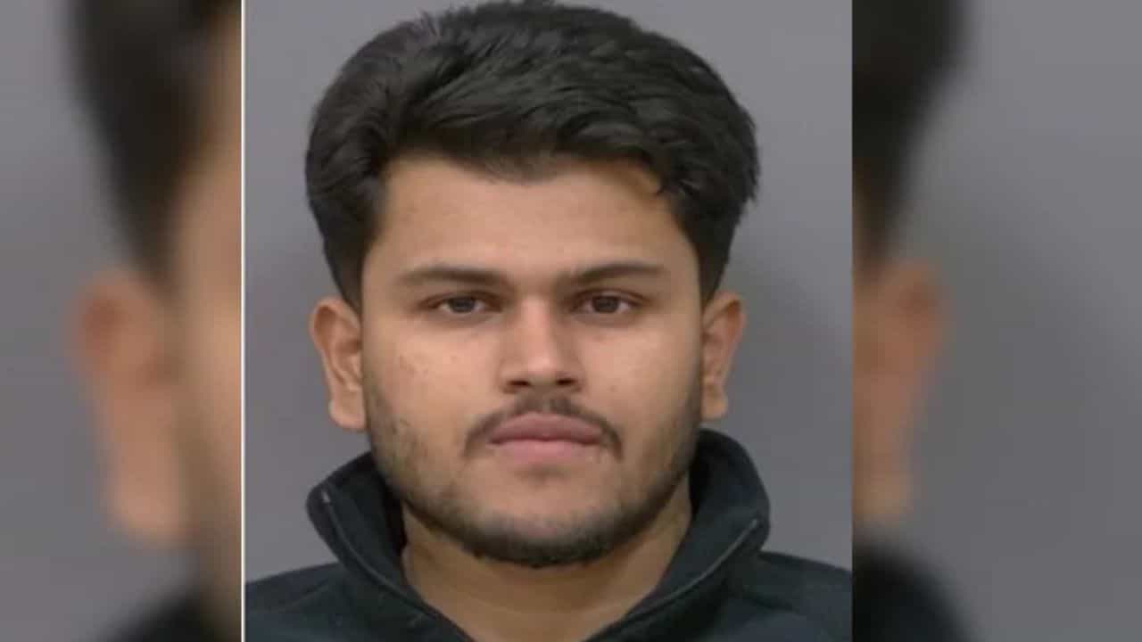 Indian-Origin Arrest In Canada: അസുഖം നടിച്ചെത്തി ഡോക്ടർമാർക്കു മുന്നിൽ നഗ്നതാ പ്രദർശനം; ഇന്ത്യൻ വംശജൻ കാനഡയിൽ അറസ്റ്റിൽ
