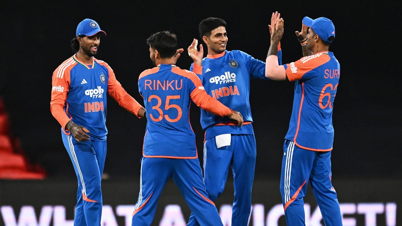 പ്രോട്ടീസിനെതിരായ പരമ്പരയ്ക്ക് ശേഷം ന്യൂസിലന്‍ഡിനെതിരായ ടി20 പരമ്പരയാണ് ടി20 ലോകകപ്പിന് മുമ്പ് ഇന്ത്യന്‍ ടീമിന് ബാക്കിയുള്ളത്. അതുകൊണ്ട് തന്നെ ഇനി വലിയ പരീക്ഷണങ്ങള്‍ക്ക് സാധ്യതയില്ല. ടി20 ലോകകപ്പ് ടീമിലിടം നേടാന്‍ സാധ്യത കുറവുള്ള പ്രമുഖ താരങ്ങള്‍ ആരെല്ലാമെന്ന് നോക്കാം  (Image Credits: PTI)