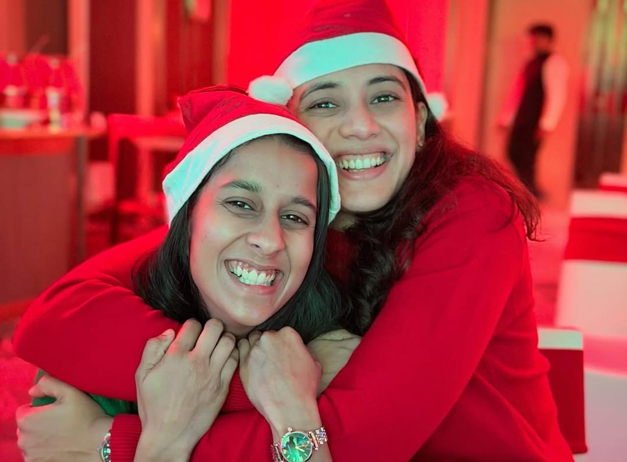 കഴിഞ്ഞ ദിവസം രാത്രിയായിരുന്നു ആഘോഷങ്ങള്‍. അഞ്ച് മത്സരങ്ങളുടെ പരമ്പരയിലെ ആദ്യ രണ്ടിലും ഇന്ത്യ ജയിച്ചിരുന്നു. ആദ്യ രണ്ട് മത്സരങ്ങളും വിശാഖപട്ടണത്താണ് നടന്നത് (Image Credits: instagram.com/jemimahrodrigues)