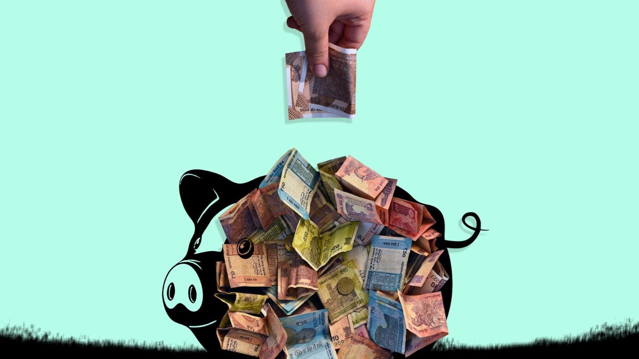 നിക്ഷേപ സംഖ്യ വര്‍ഷംതോറും ഉയര്‍ത്തുന്ന രീതിയാണ് സ്‌റ്റെപ്പ് അപ്പ്. നിങ്ങളുടെ ജീവിതശൈലിയോ മറ്റ് സാമ്പത്തിക ആവശ്യങ്ങളോ അനിശ്ചിതത്വത്തിലാകാതെ നിക്ഷേപം ഉയര്‍ത്താം. അതേസമയം, വിപണിയില്‍ ഏറ്റക്കുറച്ചിലുകള്‍ ഉണ്ടാകുന്നത് സാധാരണമാണ്, ഇത്തരം സാഹചര്യങ്ങളിലും നിക്ഷേപം തുടരാന്‍ പ്രത്യേകം ശ്രദ്ധിക്കുക. 

