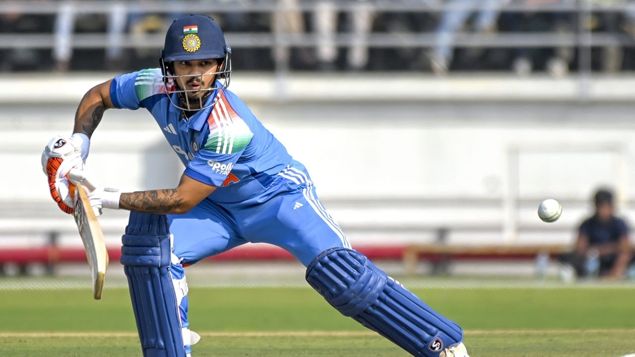 പന്തിന് പകരക്കാരനായി ഇഷാന്‍ കിഷന്‍ എത്തുമെന്നാണ് സൂചന. ആഭ്യന്തര ക്രിക്കറ്റില്‍ ഇഷാന്‍ മിന്നും ഫോമിലാണ്. ഈ പ്രകടനമാണ് ഇഷാന് വഴിയൊരുക്കുന്നത് (Image Credits: PTI)