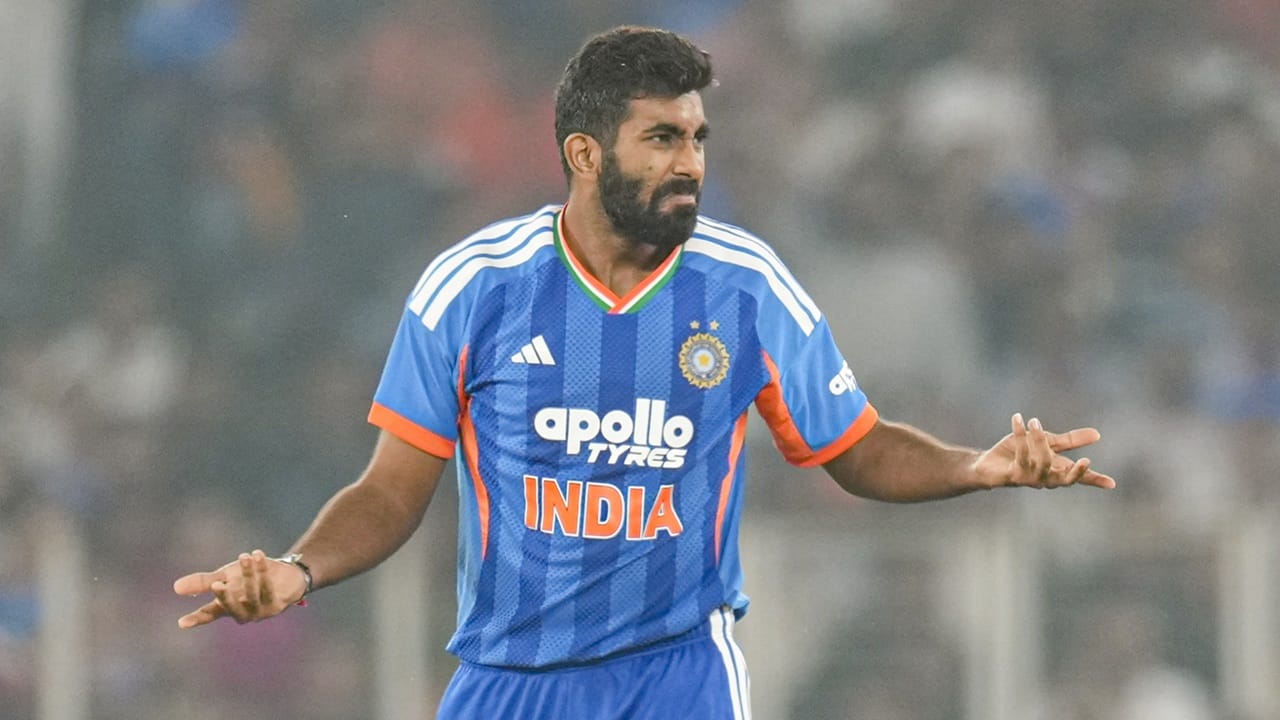 ലോകകപ്പിന് മുമ്പുള്ള ഇന്ത്യയുടെ അവസാന ടി20 പരമ്പരയാണിത്. ടി20 ലോകകപ്പിന് തയ്യാറെടുക്കാന്‍ ഇരുവരും ന്യൂസിലന്‍ഡിനെതിരായ അഞ്ച് മത്സരങ്ങളിലും കളിക്കുമെന്നാണ് പ്രതീക്ഷ. 2023 ലോകകപ്പ് ഫൈനലിന് ശേഷം ബുംറ ഒരു ഏകദിനവും കളിച്ചിട്ടില്ല  (Image Credits: PTI)