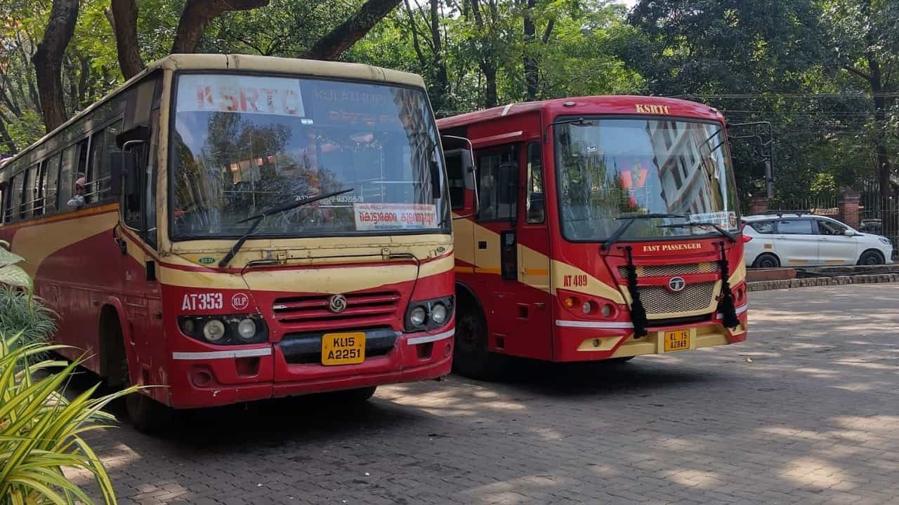 KSRTC: ടിക്കറ്റ് വരുമാനത്തിൽ ചരിത്രത്തിലാദ്യമായി 10 കോടി ക്ലബിൽ; കെഎസ്ആർടിസി പഴയ കെഎസ്ആർടിസിയല്ല KSRTC: ടിക്കറ്റ് വരുമാനത്തിൽ ചരിത്രത്തിലാദ്യമായി 10 കോടി ക്ലബിൽ; കെഎസ്ആർടിസി പഴയ കെഎസ്ആർടിസിയല്ല
