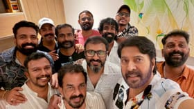 കേക്ക് കട്ടിങ് ഇല്ലേ മമ്മൂക്ക! കളങ്കാവൽ വിജയാഘോഷം സെൽഫിയിൽ ഒതുക്ക