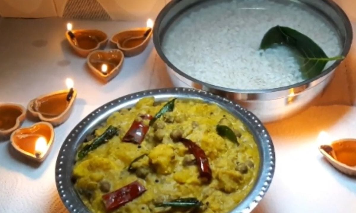 കിഴങ്ങ് വർഗ്ഗങ്ങൾ ഓരോന്നും ഓരോ കപ്പ് വീതമാണ് എടുക്കുന്നതെങ്കിൽ അതിന് അരക്കപ്പ് വീതത്തിലാണ് പയർ വർഗ്ഗം എടുക്കേണ്ടത്. കൂടാതെ പച്ച ഏത്തക്ക മത്തൻ എന്നിവയും ചേർക്കാം. മഞ്ഞൾപൊടി ഉപ്പ് വെള്ളം, തേങ്ങ ചിരകിയത്, പച്ചമുളക്, ജീരകം വെളുത്തുള്ളി( ചിലർ ചേർക്കാറില്ല വേണമെങ്കിൽ മാത്രം ചേർക്കുക) വെളിച്ചെണ്ണ കടുക്.തയ്യാറാക്കുന്നതിന് ആദ്യം ധാന്യങ്ങൾ വേവിച്ചെടുക്കുക. ശേഷം എല്ലാ കിഴങ്ങുകളും തൊലി കളഞ്ഞ് നന്നായി കഴുകിയതിനുശേഷം ഇടത്തരം കഷണങ്ങളായി മുറിച്ച് വേവിച്ചെടുക്കുക. കിഴങ്ങുവർഗ്ഗങ്ങൾ മൂടി നിൽക്കുന്ന വിധത്തിൽ വേണം വെള്ളം ഒഴിക്കുവാൻ. (PHOTO: Youtube screengrab)