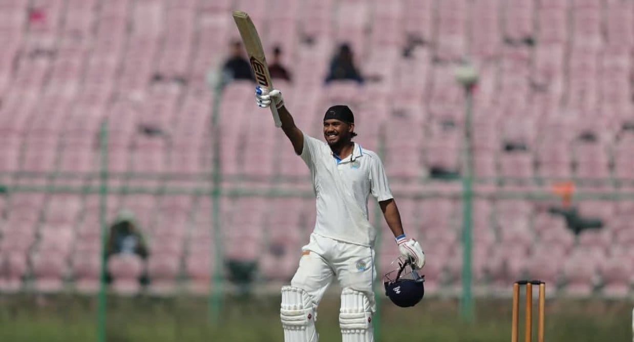 രാജസ്ഥാൻ വിക്കറ്റ് കാർത്തിക് ശർമ്മയ്ക്കും ഇതേ തുക ലഭിച്ചു. കാർത്തിക് ശർമ്മയും ചെന്നൈ സൂപ്പർ കിംഗ്സിൽ കളിക്കും. ആഭ്യന്തര മത്സരങ്ങളിൽ തുടരെ ഗംഭീര പ്രകടനങ്ങൾ നടത്തുന്ന കാർത്തിക് ശർമ്മ 19 വയസുകാരനാണ്. സഞ്ജു സാംസണിൻ്റെ ബാക്കപ്പ് ആണ് കാർത്തിക് ശർമ്മ.
