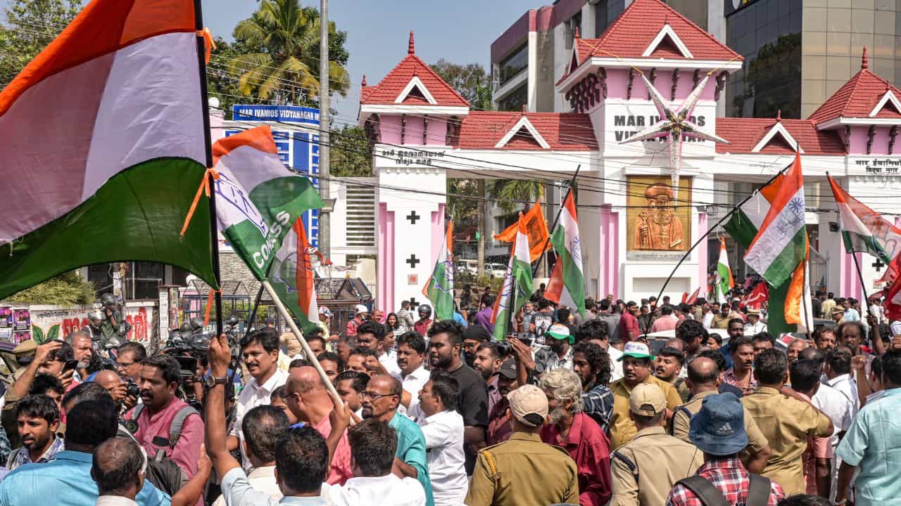 Kerala Local Body Election: തദ്ദേശ തെരഞ്ഞെടുപ്പ്; തെരഞ്ഞെടുക്കപ്പെട്ടവരുടെ സത്യപ്രതിജ്ഞ ഇന്ന് Kerala Local Body Election: തദ്ദേശ തെരഞ്ഞെടുപ്പ്; തെരഞ്ഞെടുക്കപ്പെട്ടവരുടെ സത്യപ്രതിജ്ഞ ഇന്ന്