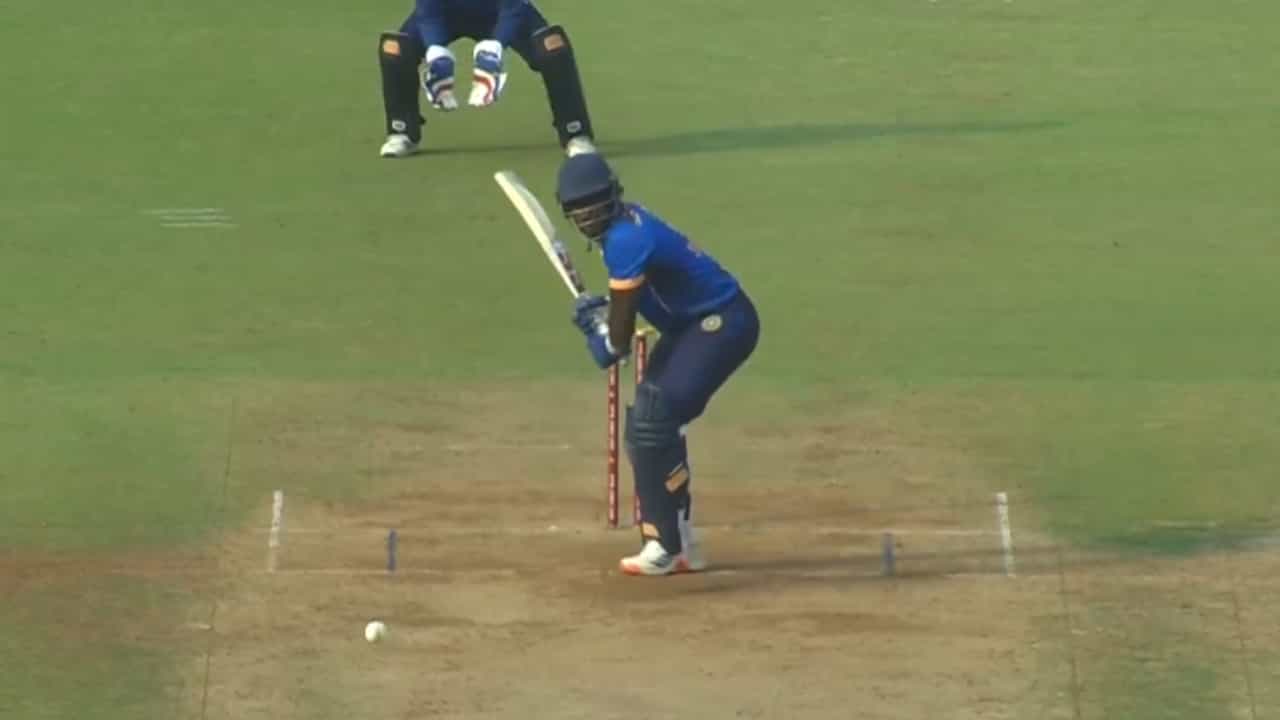 VHT 2025: പത്താം നമ്പറിലിറങ്ങി ഷറഫുദ്ദീൻ്റെ തൂക്കിയടിയും തുണച്ചില്ല; മധ്യപ്രദേശിനെതിരെ നാണംകെട്ട തോൽവിയുമായി കേരളം VHT 2025: പത്താം നമ്പറിലിറങ്ങി ഷറഫുദ്ദീൻ്റെ തൂക്കിയടിയും തുണച്ചില്ല; മധ്യപ്രദേശിനെതിരെ നാണംകെട്ട തോൽവിയുമായി കേരളം