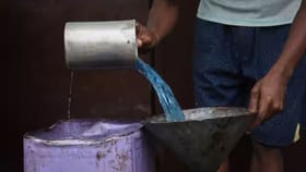 Ration Distribution: ഒരു ലിറ്റർ എന്ന് പറഞ്ഞ് പറ്റിച്ചോ? കിട്ടുന്നത് അര ലിറ്റർ മണ്ണെണ്ണ...