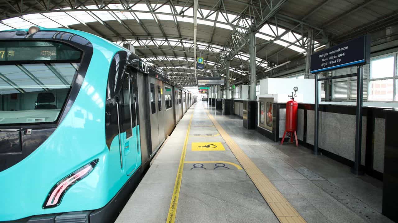 Kochi Metro: പുതുവത്സരം കൊച്ചിയില്‍ ആഘോഷിക്കാം; പാതിരാത്രിയും മെട്രോ സര്‍വീസ് ഉറപ്പ്