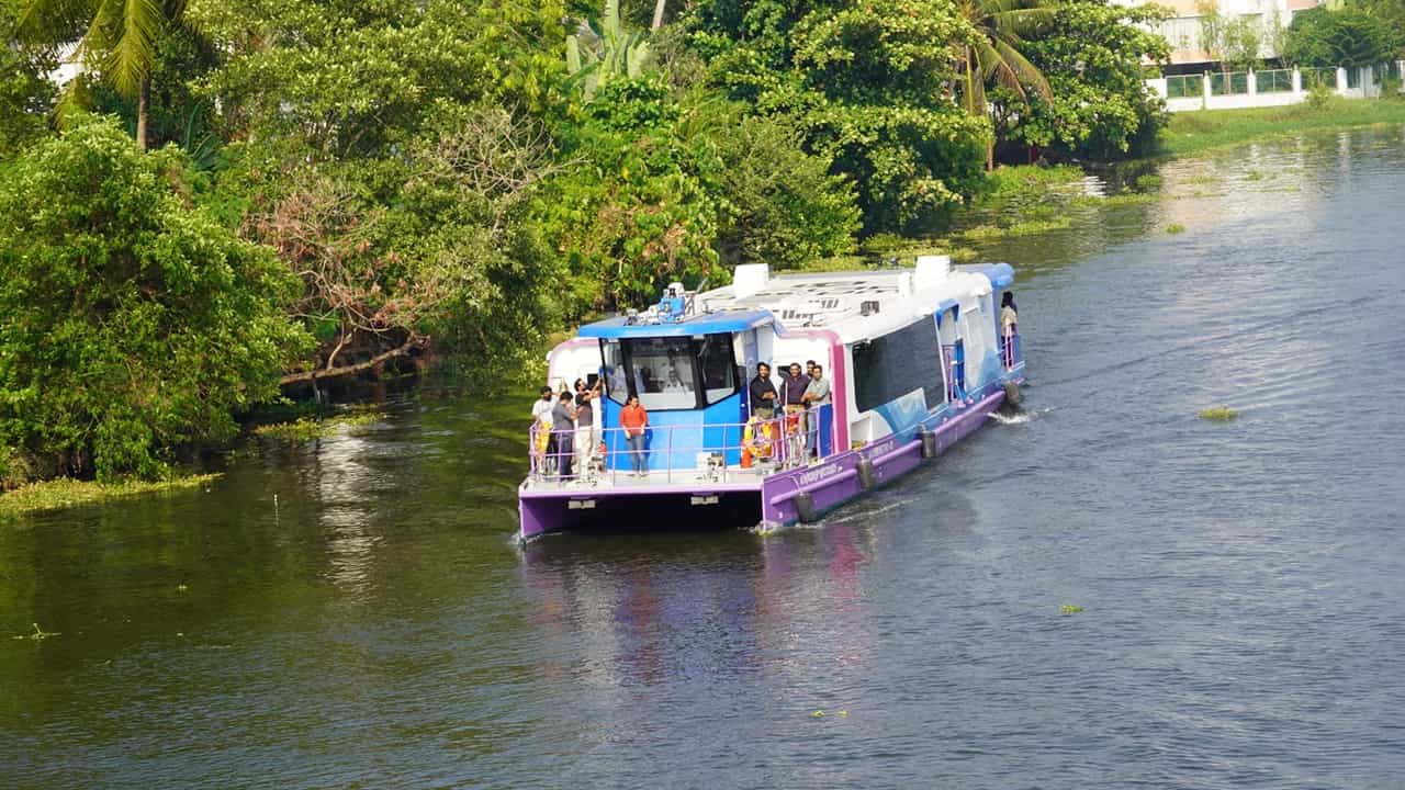 Kochi Water Metro: മട്ടാഞ്ചേരിയില് നിന്ന് ഫോര്ട്ട് കൊച്ചിയിലേക്ക് വാട്ടര് മെട്രോ യാത്ര; പഠനം നടത്താന് കെഎംആർഎൽ Kochi Water Metro: മട്ടാഞ്ചേരിയില് നിന്ന് ഫോര്ട്ട് കൊച്ചിയിലേക്ക് വാട്ടര് മെട്രോ യാത്ര; പഠനം നടത്താന് കെഎംആർഎൽ