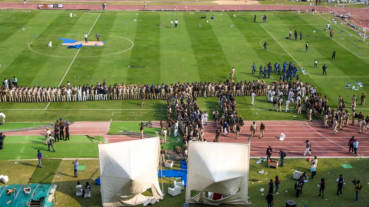 Kolkata Messi Event Chaos: അലമ്പെന്ന് പറഞ്ഞാല് ഭൂലോക അലമ്പ് ! സാള്ട്ട് ലേക്കിലെ സംഘര്ഷത്തില് മുഖ്യസംഘാടകന് കസ്റ്റഡിയില്; ടിക്കറ്റ് തുക തിരികെ നല്കും Kolkata Messi Event Chaos: അലമ്പെന്ന് പറഞ്ഞാല് ഭൂലോക അലമ്പ് ! സാള്ട്ട് ലേക്കിലെ സംഘര്ഷത്തില് മുഖ്യസംഘാടകന് കസ്റ്റഡിയില്; ടിക്കറ്റ് തുക തിരികെ നല്കും