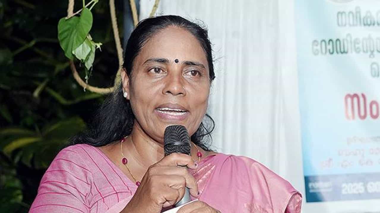 Lali James: തൃശൂരില് കോണ്ഗ്രസിനെ വെട്ടിലാക്കിയ വനിതാ കൗണ്സിലര്ക്കെതിരെ നടപടി; ലാലി ജയിംസിന് സസ്പെന്ഷന് Lali James: തൃശൂരില് കോണ്ഗ്രസിനെ വെട്ടിലാക്കിയ വനിതാ കൗണ്സിലര്ക്കെതിരെ നടപടി; ലാലി ജയിംസിന് സസ്പെന്ഷന്