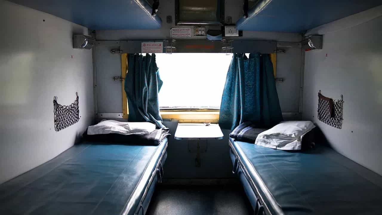 Lower Berth Rules: ആശ്വാസം... വയോധികർക്കും മുതിർന്ന സ്ത്രീകൾക്കും ലോവർ ബർത്ത്; നിയമം ഇങ്ങനെ