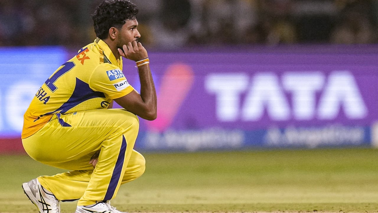 മോക്ക് ഓക്ഷനില് കൂടുതല് തുക ലഭിച്ച മറ്റ് മൂന്ന് താരങ്ങളെ നോക്കാം. ശ്രീലങ്കൻ പേസർ മതീശ പതിരണയാണ് മോക്ക് ഓക്ഷനില് കൂടുതല് തുക ലഭിച്ച മൂന്നാമത്തെ താരം. 13 കോടി രൂപയാണ് ലഭിച്ചത്. കൊല്ക്കത്തയാണ് ലേലം വിളിച്ചത് (Image Credits: PTI)