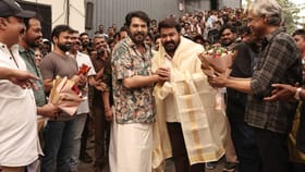 Mohanlal: ലാലുവിന്’ സ്നേഹപൂർവ്വം ഇച്ചാക്ക’; മോഹൻലാലിനെ പൊന്നാടയണിയിച്ച് ആദരിച്ച് മമ്മൂട്ടി...
