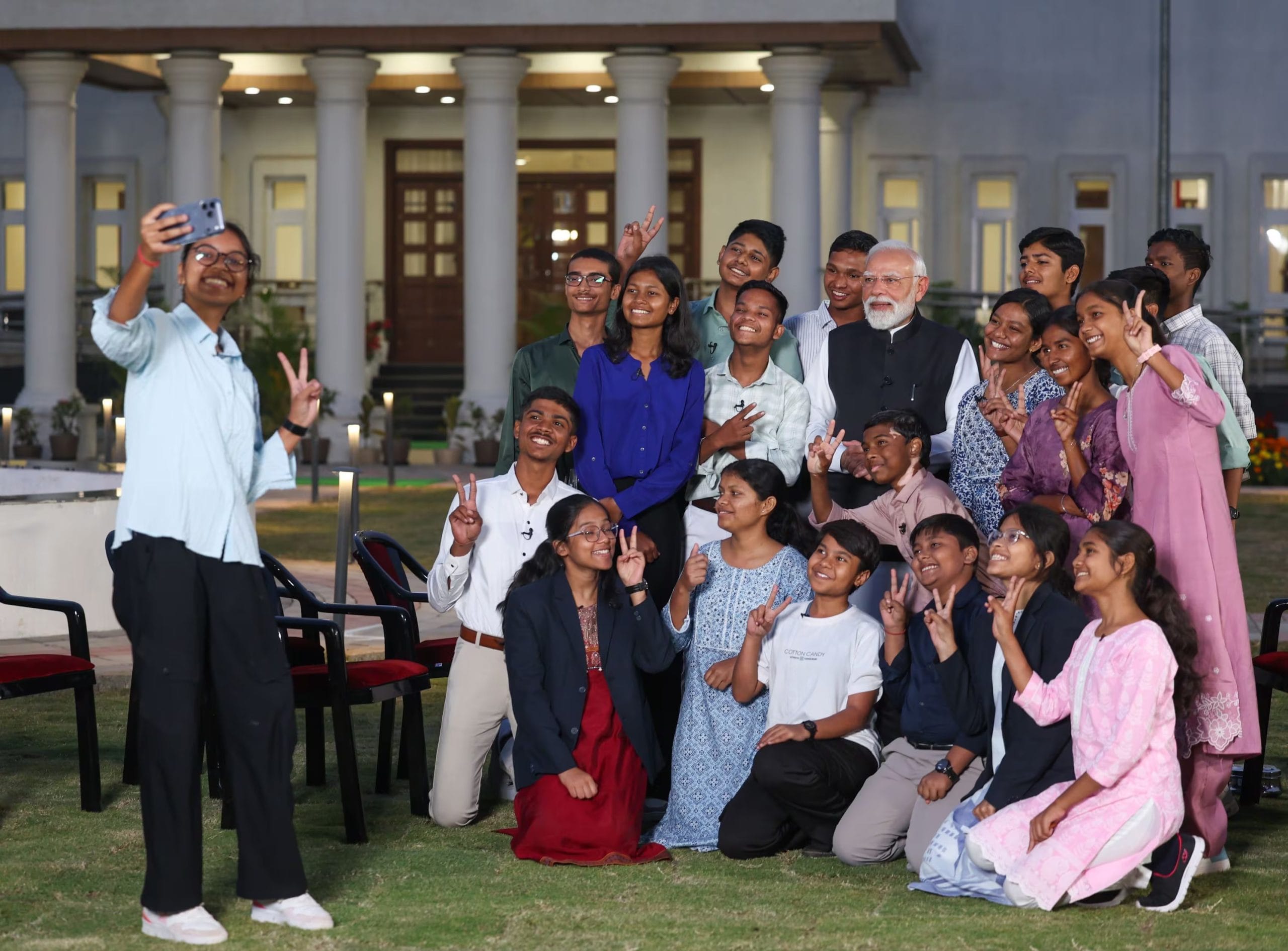 ലോകത്തിന് മുന്നില്‍ ഇന്ത്യയെ പ്രധാനമന്ത്രി നരേന്ദ്ര മോദി അഭിമാനത്തോടെ അവതരിപ്പിച്ച വര്‍ഷമാണ് 2025. ഓപ്പറേഷന്‍ സിന്ദൂര്‍ പോലുള്ള തന്ത്രപ്രധാനമായ സംഭവവികാസങ്ങള്‍ക്കും രാജ്യം 2025ല്‍ സാക്ഷ്യം വഹിച്ചു. ഭാരതത്തിലെ ഓരോ പൗരന്റെയും അന്തസും അഭിമാനവും വാനോളം ഉയര്‍ന്ന 2025ല്‍ പ്രധാനമന്ത്രി നരന്ദേ മോദി സഞ്ചരിച്ച അല്ലെങ്കില്‍ അദ്ദേഹം നേരിട്ട സുപ്രധാന സംഭവങ്ങളുടെ ചിത്രങ്ങള്‍ നമുക്ക് ഒരിക്കല്‍ കൂടി കാണാം. (Image Credits: Narendra Modi X Page)