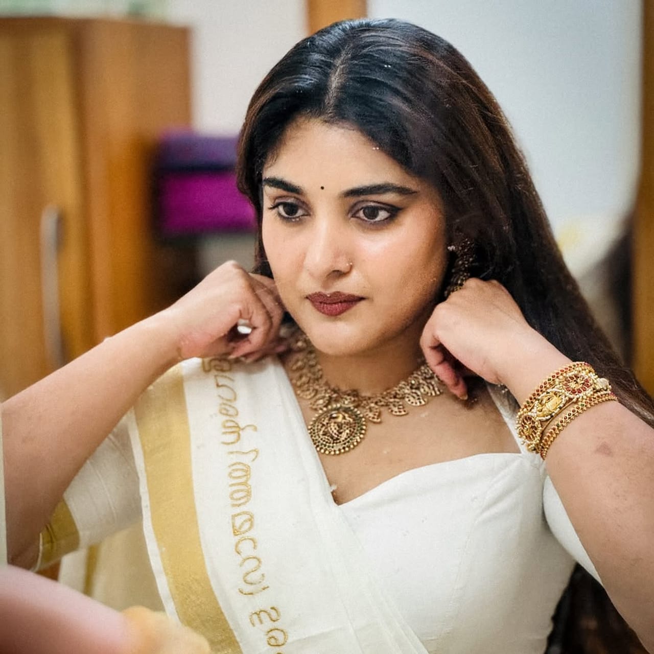 മലയാളികൾക്ക് സുപരിചിതയാണ് നടി നിവേദ തോമസ്. സോഷ്യൽ മീഡിയയിൽ സജീവമായ താരം പങ്കുവയ്ക്കുന്ന പങ്കുവയ്ക്കുന്ന പോസ്റ്റുകൾ ഏറെ ശ്രദ്ധനേടാറുണ്ട്. ഇപ്പോഴിതാ എഐയിലൂടെ സൃഷ്ടിച്ച തന്റെ വ്യാജ ചിത്രങ്ങൾ പ്രചരിപ്പിക്കുന്നവർക്കെതിരെ ശക്തമായ മുന്നറിയിപ്പ് നൽകി രംഗത്ത് എത്തിയിരിക്കുകയാണ് നടി. (Image Credits: Instagram)