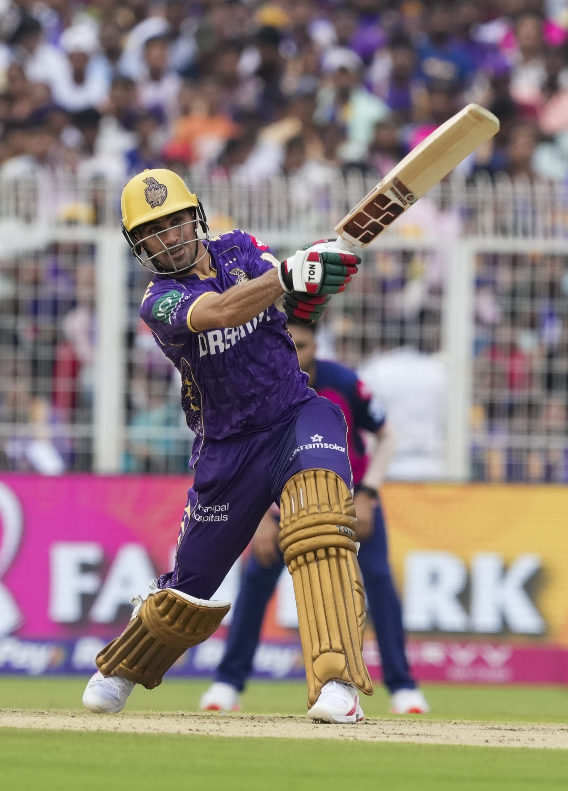 അഫ്ഗാനിസ്ഥാൻ വിക്കറ്റ് കീപ്പർ റഹ്മാനുള്ള ഗുർബാസിനെ വാങ്ങാൻ ആളില്ല. കഴിഞ്ഞ മൂന്ന് സീസണുകളിൽ കൊൽക്കത്ത നൈറ്റ് റൈഡേഴ്സിൽ കളിച്ച താരം ഇത്തവണ ആദ്യ റൗണ്ടിൽ അൺസോൾഡ് ആയി. ഇത്തവണ 1.5 കോടി രൂപയായിരുന്നു താരത്തിൻ്റെ അടിസ്ഥാനവില. (Image Credits- PTI)