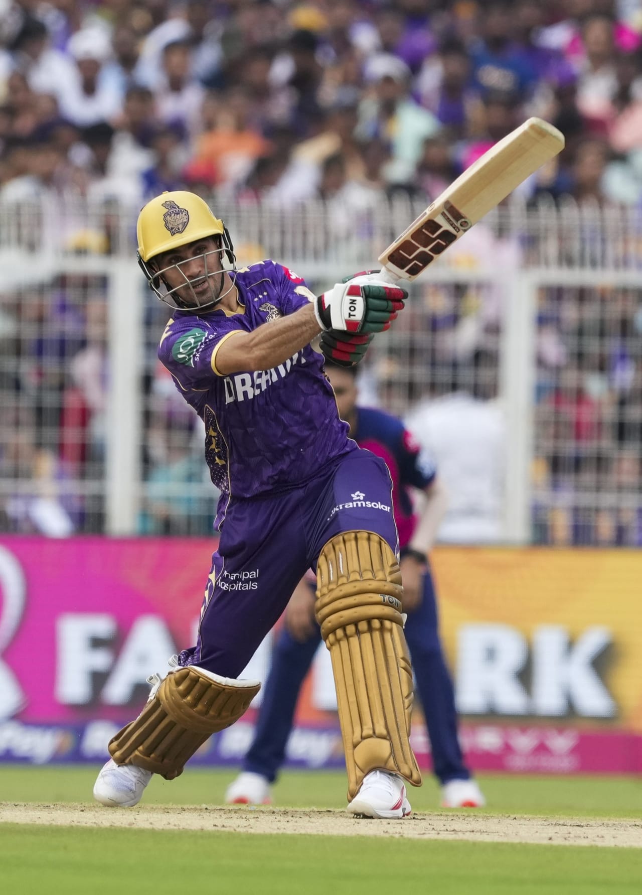 അഫ്ഗാനിസ്ഥാൻ വിക്കറ്റ് കീപ്പർ റഹ്മാനുള്ള ഗുർബാസിനെ വാങ്ങാൻ ആളില്ല. കഴിഞ്ഞ മൂന്ന് സീസണുകളിൽ കൊൽക്കത്ത നൈറ്റ് റൈഡേഴ്സിൽ കളിച്ച താരം ഇത്തവണ ആദ്യ റൗണ്ടിൽ അൺസോൾഡ് ആയി. ഇത്തവണ 1.5 കോടി രൂപയായിരുന്നു താരത്തിൻ്റെ അടിസ്ഥാനവില. (Image Credits- PTI)
