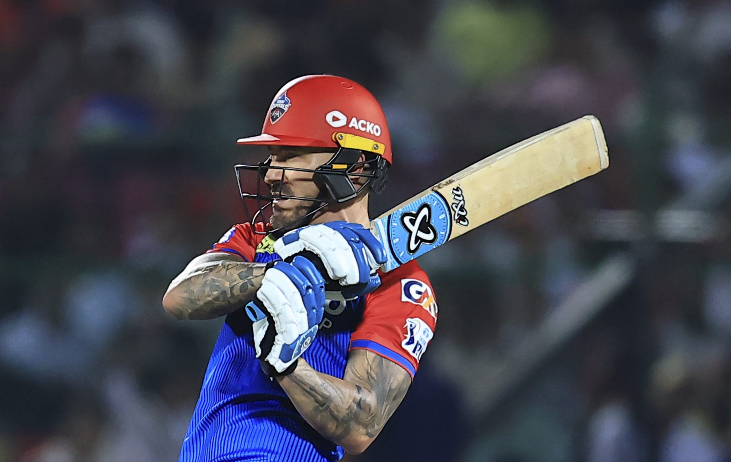 വെറ്ററൻ ദക്ഷിണാഫ്രിക്കൻ താരം ഫാഫ് ഡുപ്ലെസി ഐപിഎൽ ലേലത്തിൽ നിന്ന് പിൻവാങ്ങി. താൻ ഇനി പാകിസ്താൻ സൂപ്പർ ലീഗ് കളിക്കുമെന്നാണ് താരം അറിയിച്ചത്. 41 വയസുകാരനായ താരം ഐപിഎൽ ലേലത്തിൽ അൺസോൾഡ് ആകുമെന്നുറപ്പിറച്ചതോടെയാണ് ലീഗിൽ നിന്ന് പിന്മാറിയത്. 
